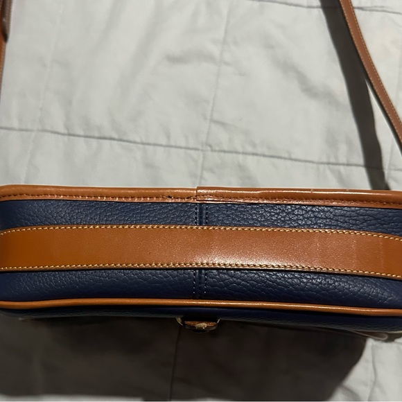 Dooney&Bourke Vintage Equestrian Bag-Navy pebbled leather with British tan trim - Picture 9 of 9
